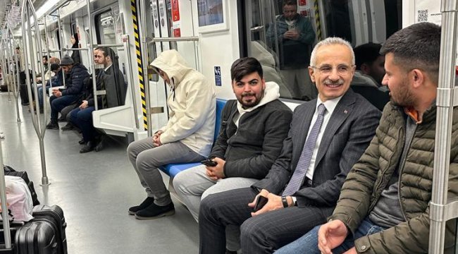 Bakan Uraloğlu, Gayrettepe-Kağıthane Metro Hattı'nı kullandı