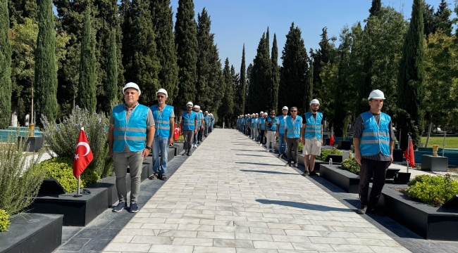 Soma'dan Ankara'ya yürüyüş başlatan Fernas Madencilik işçileri Madenci Şehitliği'ni ziyaret etti...